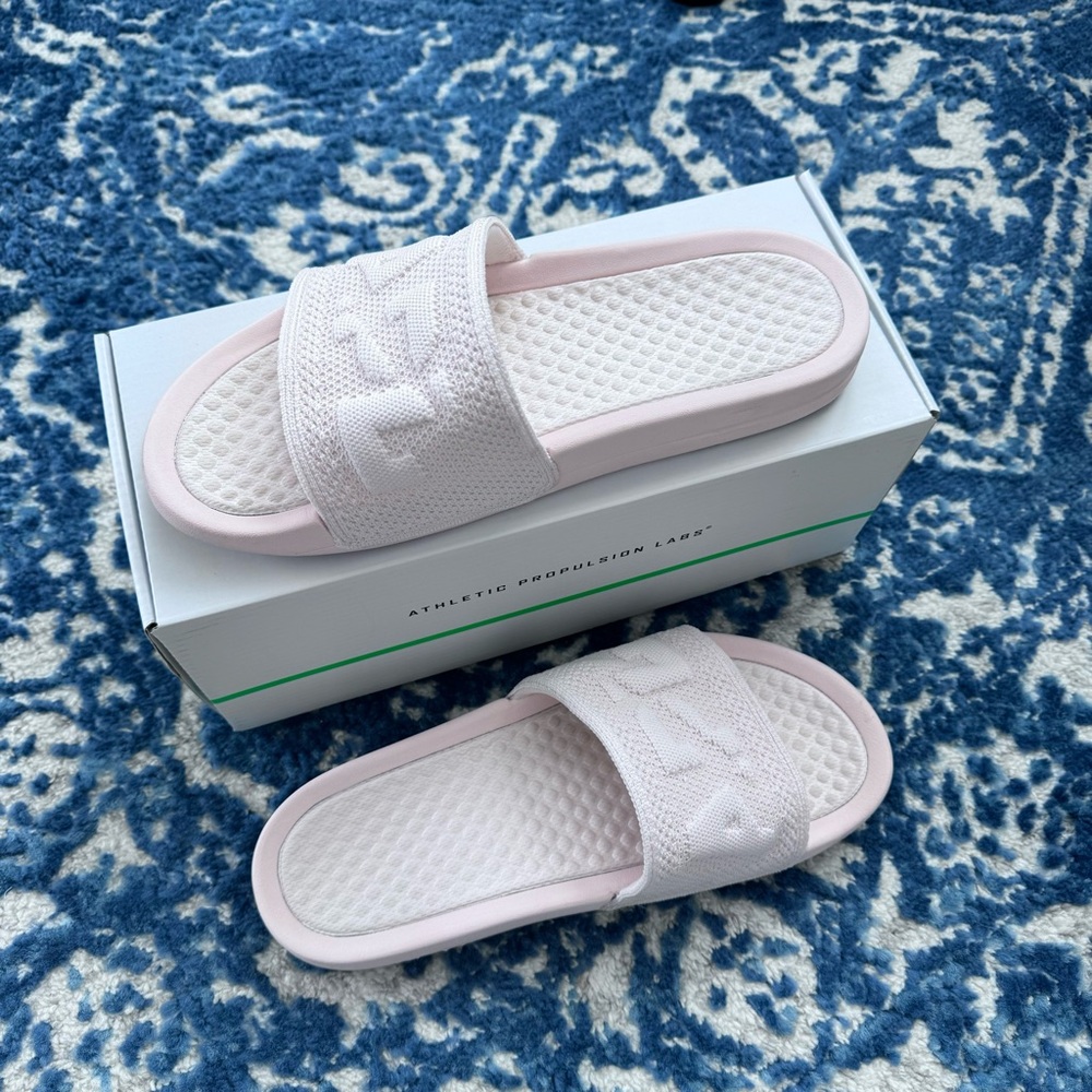 APL Women’s Slides - size 9